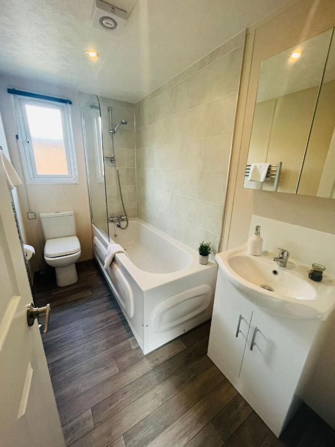 Dakota Lodge With Hot Tub Йорк Екстер'єр фото